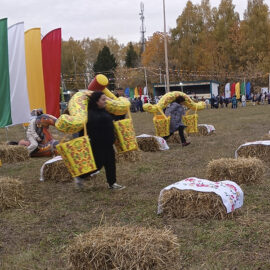 надувное коромысло, гигантский молоток,бой на бревне, игры на улице, командные аттракционы. игры для соревнований, игры для выездных мероприятий, игры для масленицы
